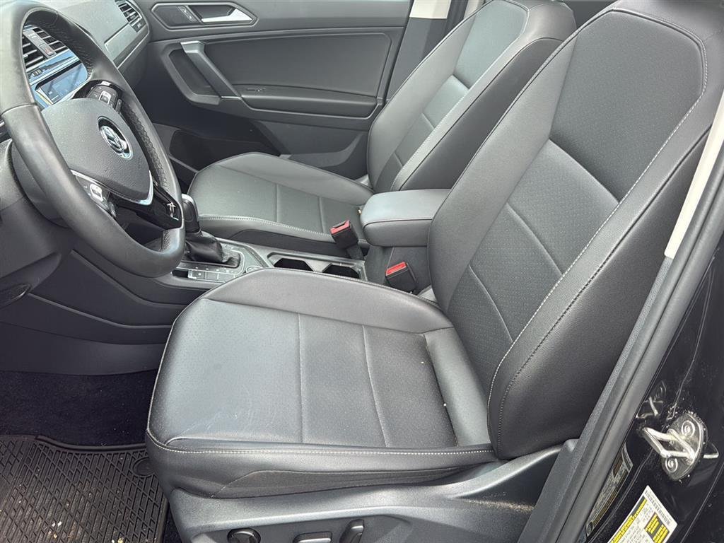 Used 2020 Deep Black Pearl Volkswagen SEL image 4