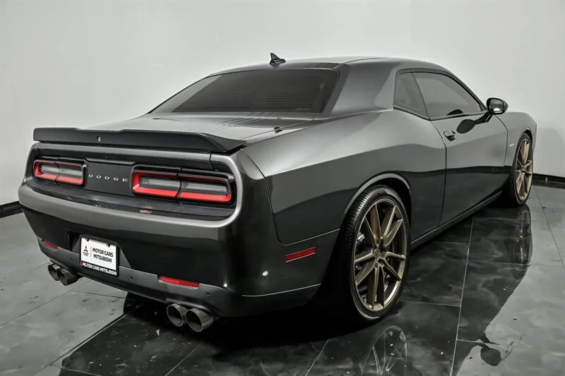 Used 2016 Granite Crystal Metallic Clear Coat Dodge R/T image 9