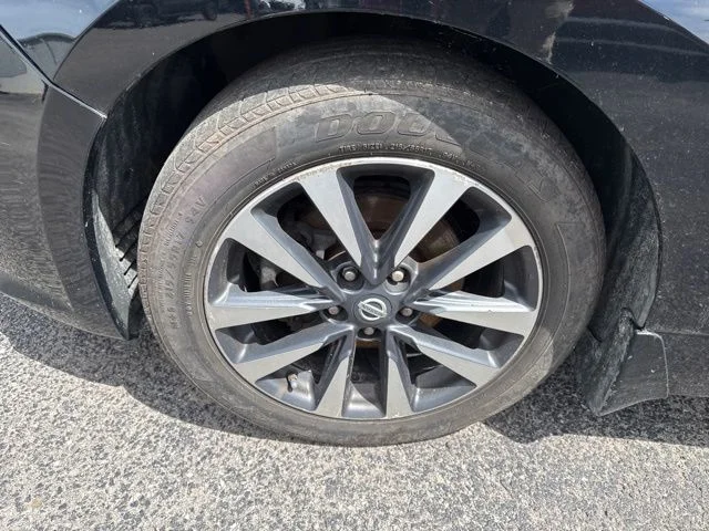 Used 2016 Black Nissan 2.5 SV image 7