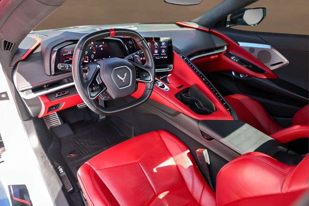 Used 2021 White Chevrolet Stingray image 7