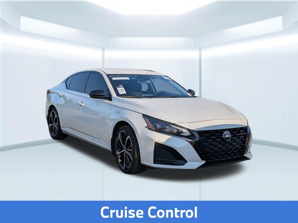 Used 2024 White Nissan 2.5 SR image 9