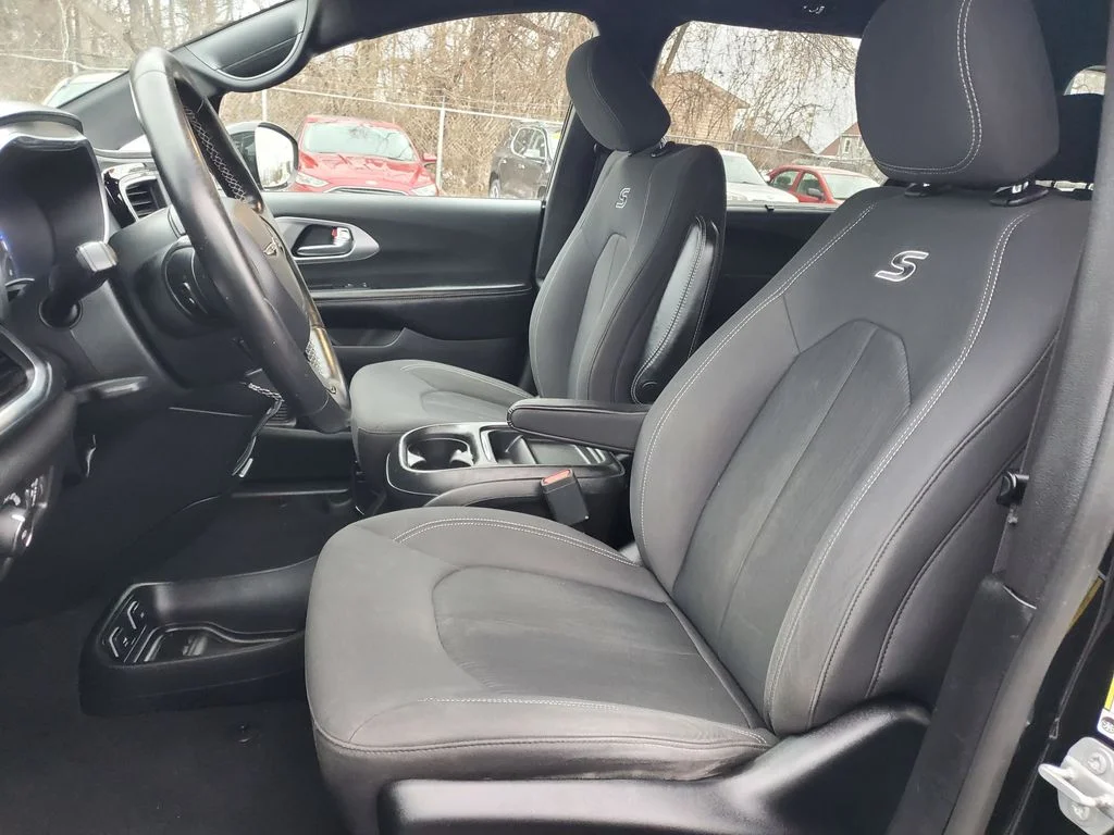 Used 2019 Black Chrysler Touring Plus image 6