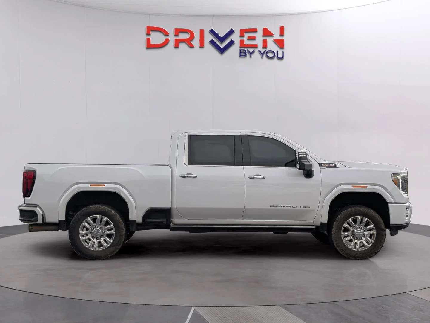 Used 2023 White Frost Tricoat GMC Denali image 6