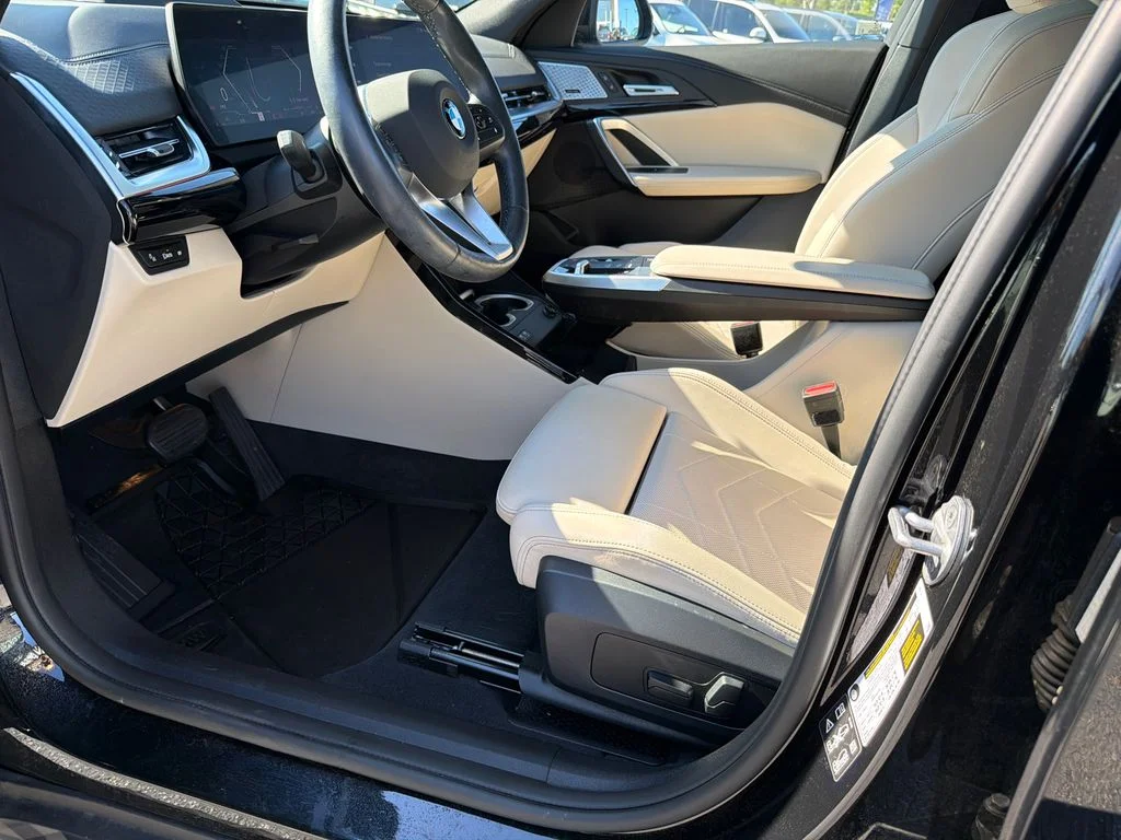 Used 2025 Black BMW xDrive28i image 9