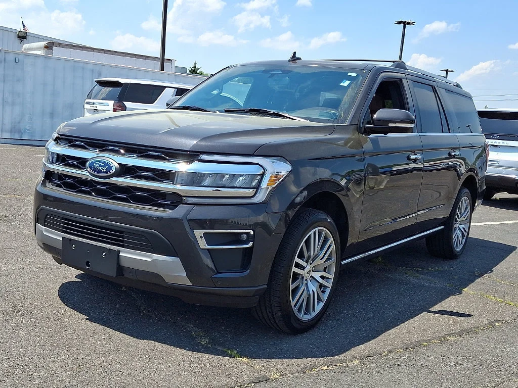 Used 2024  Ford Limited image 5