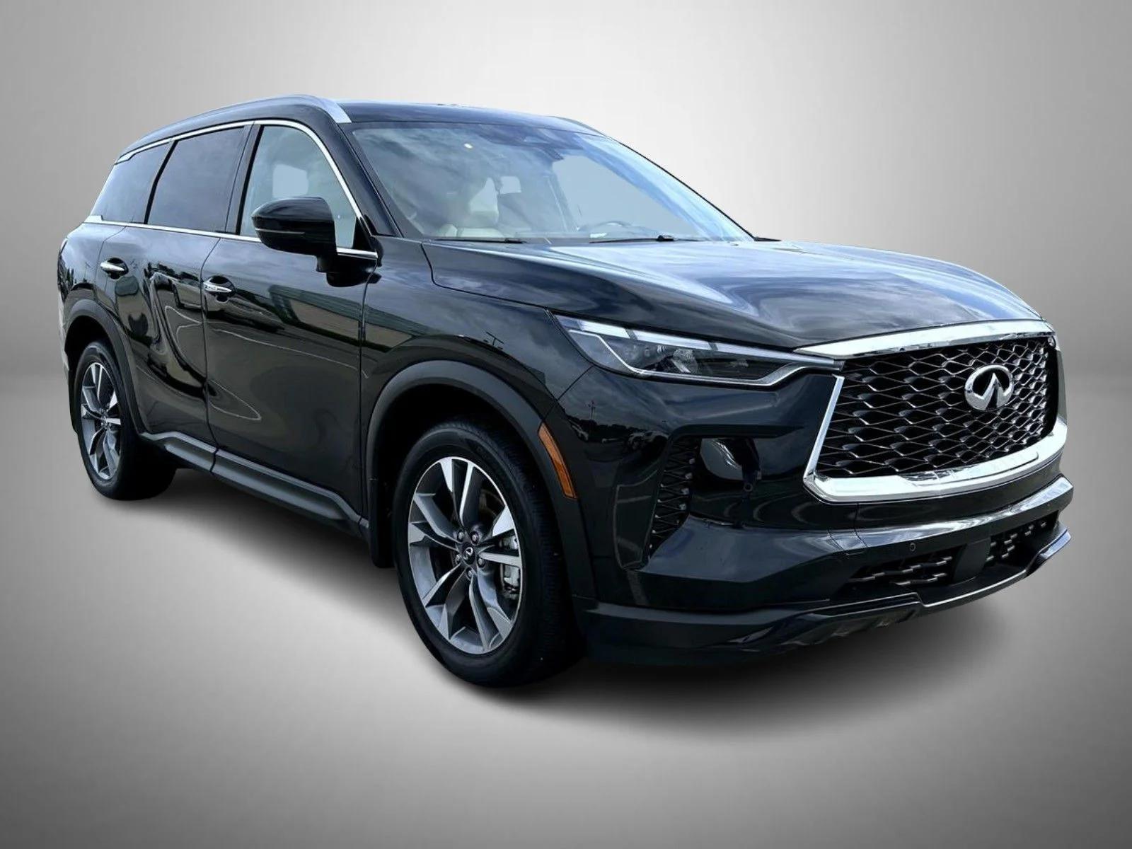 Used 2025 Black INFINITI LUXE image 3