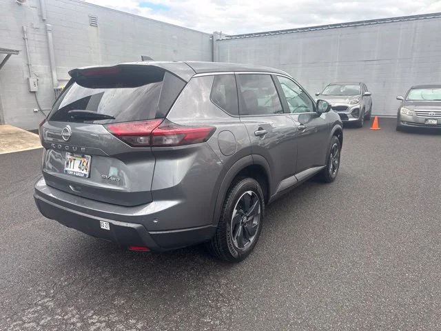 Used 2024 Gray Nissan SV image 5