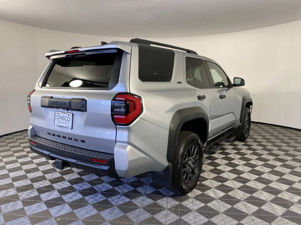 Used 2025 Cutting Edge Toyota SR5 image 9