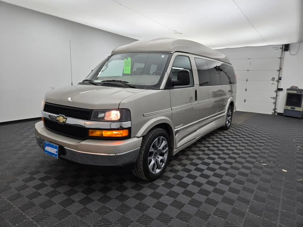 Used 2023 Birch Chevrolet Explorer Limited SE image 13