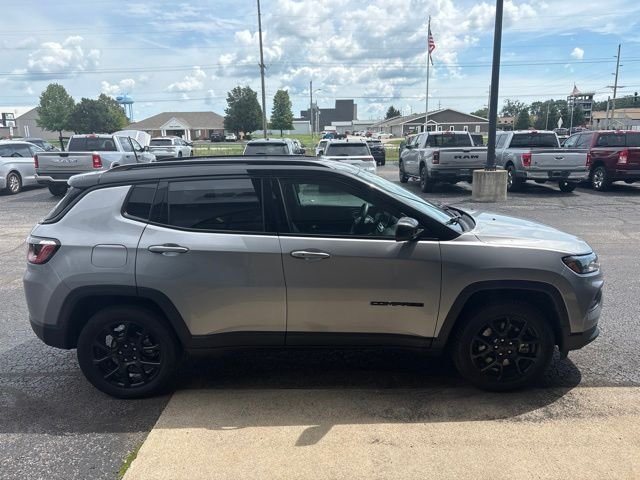 Used 2023 Silver Jeep Latitude image 7