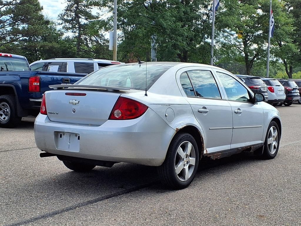 Used 2010 Silver Ice Metallic Chevrolet LT w/1LT image 4