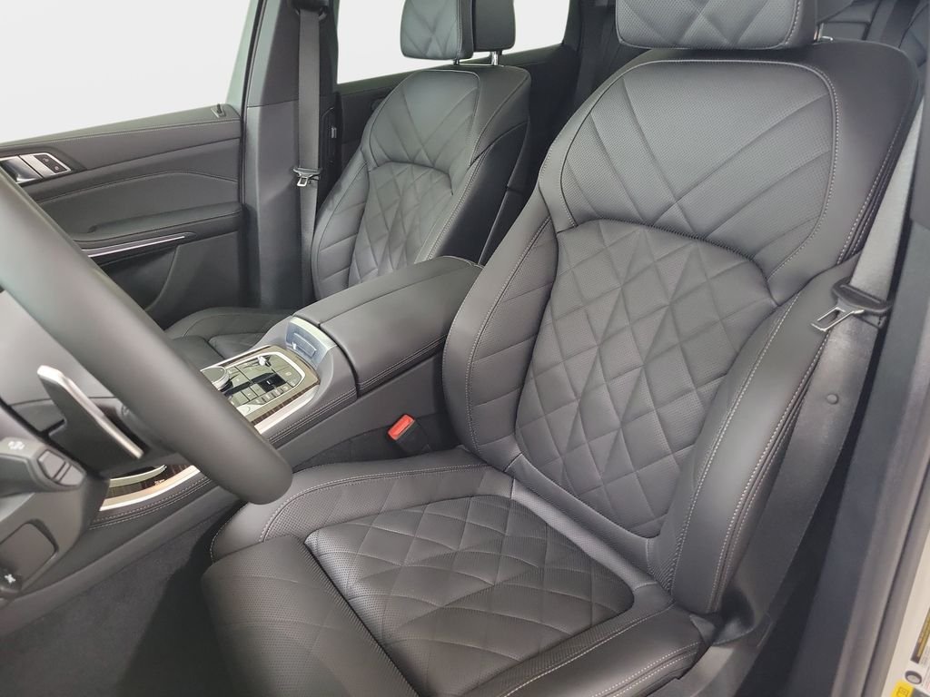 New 2026 Mineral White Metallic BMW xDrive50e image 12