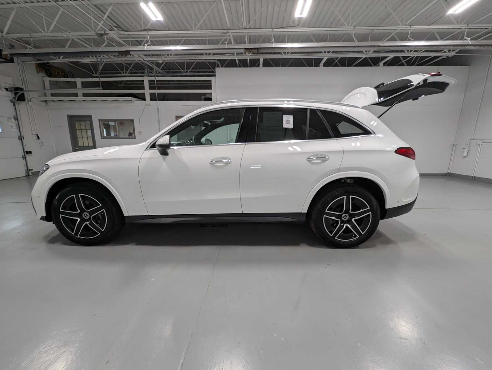 Used 2026 Polar White Mercedes-Benz GLC 300 image 12