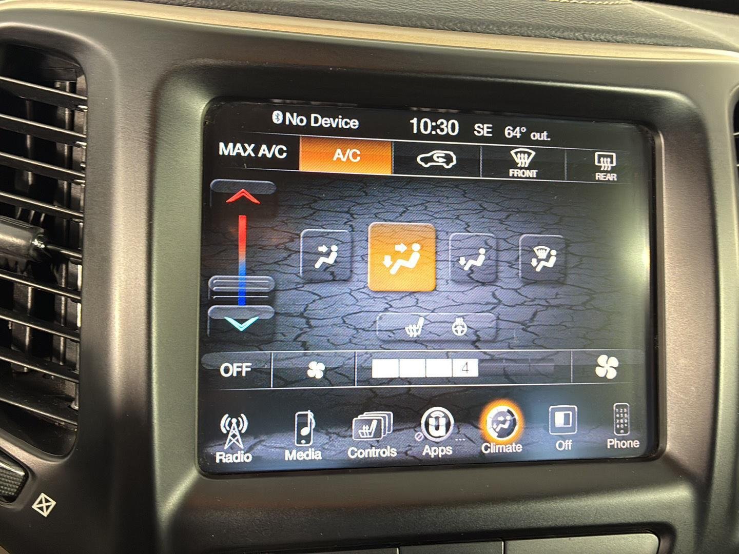 Used 2015 Bright White Clearcoat Jeep Latitude image 30