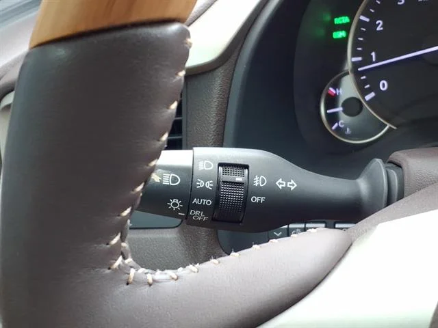 Used 2019 Satin Cashmere Metallic Lexus Base image 26