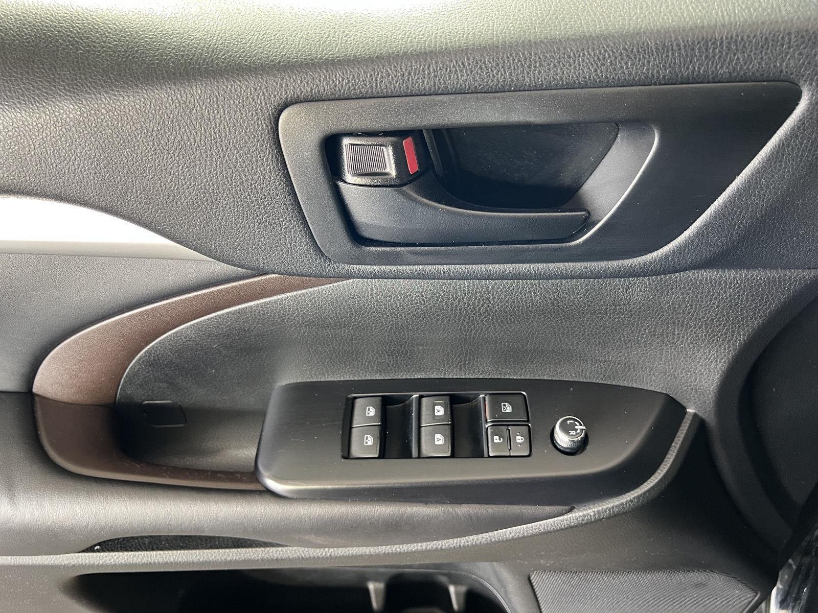 Used 2018 Midnight Black Metallic Toyota LE Plus image 7