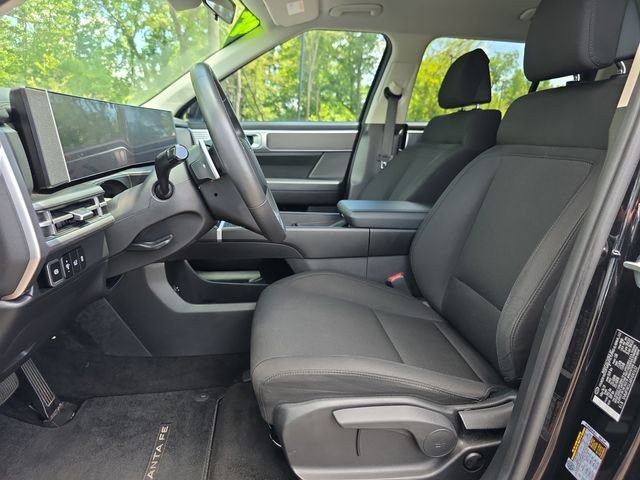 Used 2024 Black Hyundai SE image 10