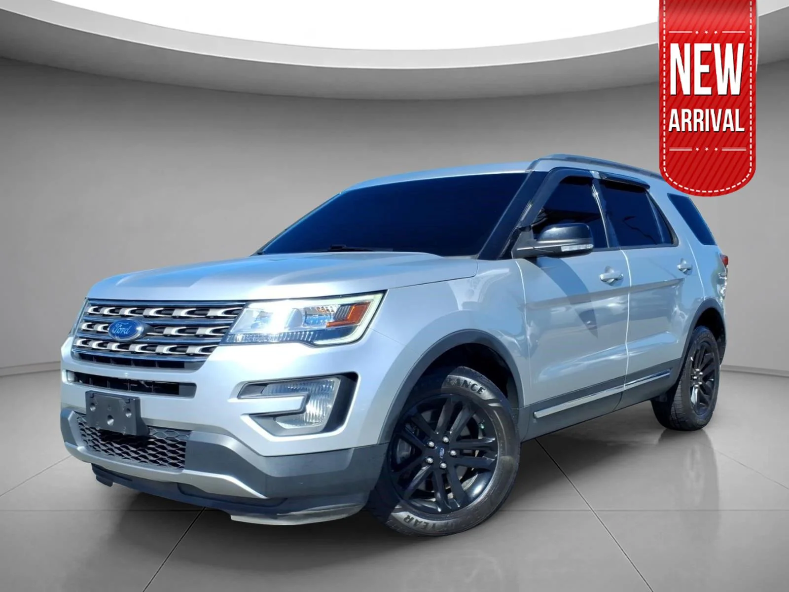 Used 2017 Ingot Silver Ford XLT image 1
