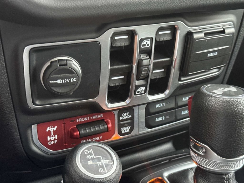 Used 2025 White Jeep Rubicon image 36