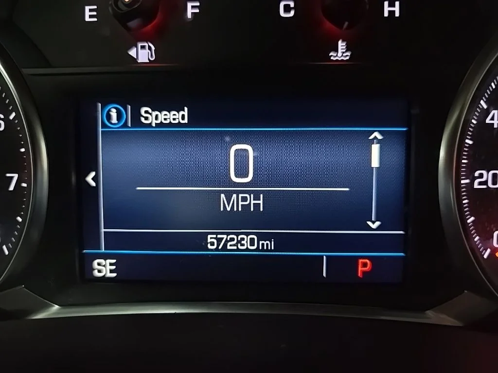 Used 2021 White GMC SLE image 22