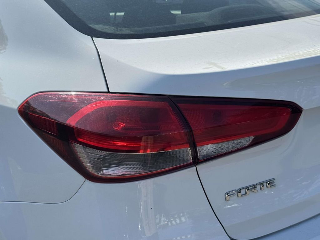 Used 2017 White Kia LX image 10