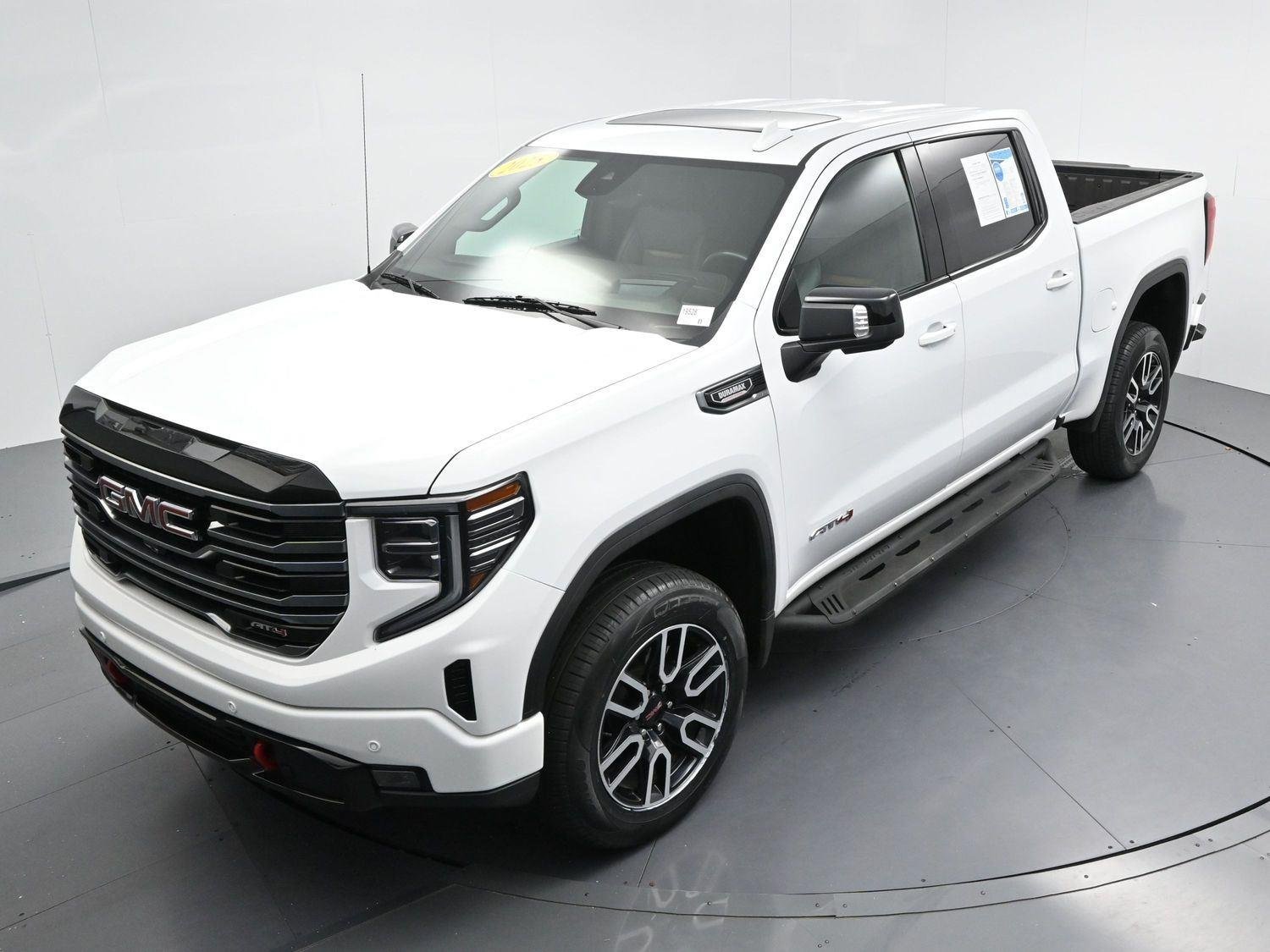 Used 2025 Summit White GMC AT4 image 41