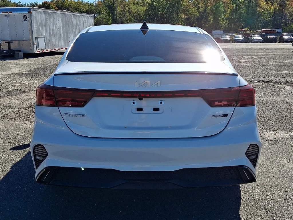 Used 2024 White Kia GT-Line image 10