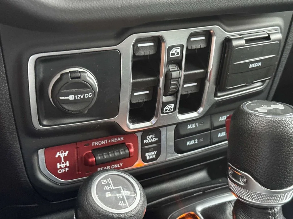 Used 2025 White Jeep Rubicon image 36