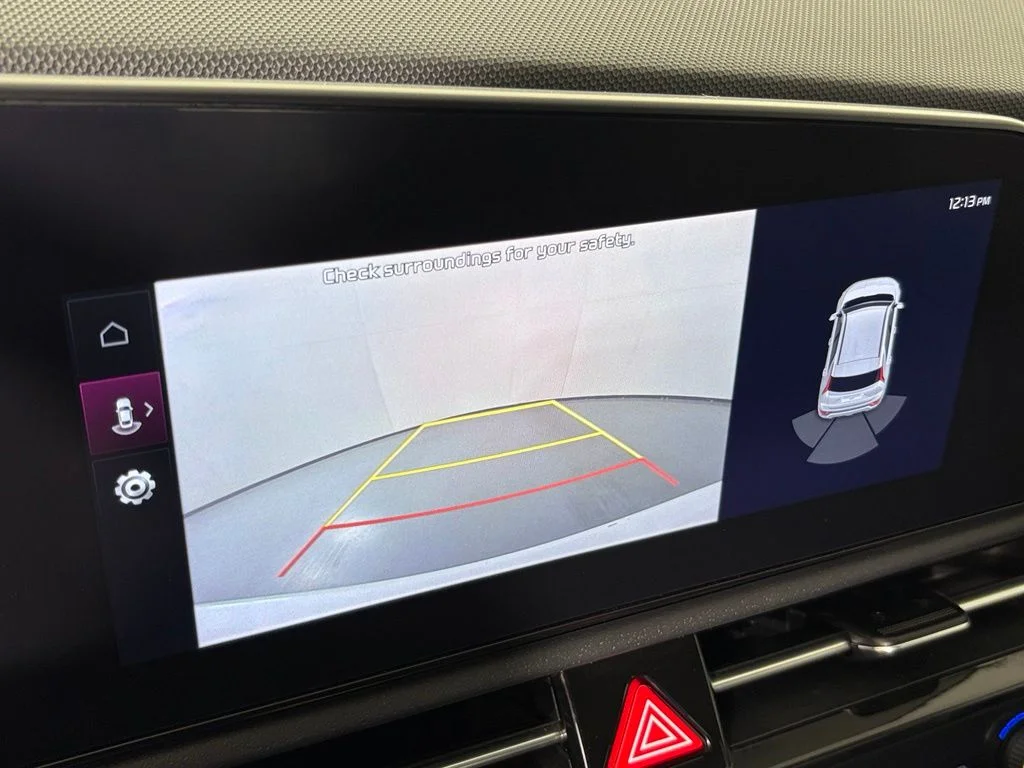 Used 2023 White Kia Wind image 25