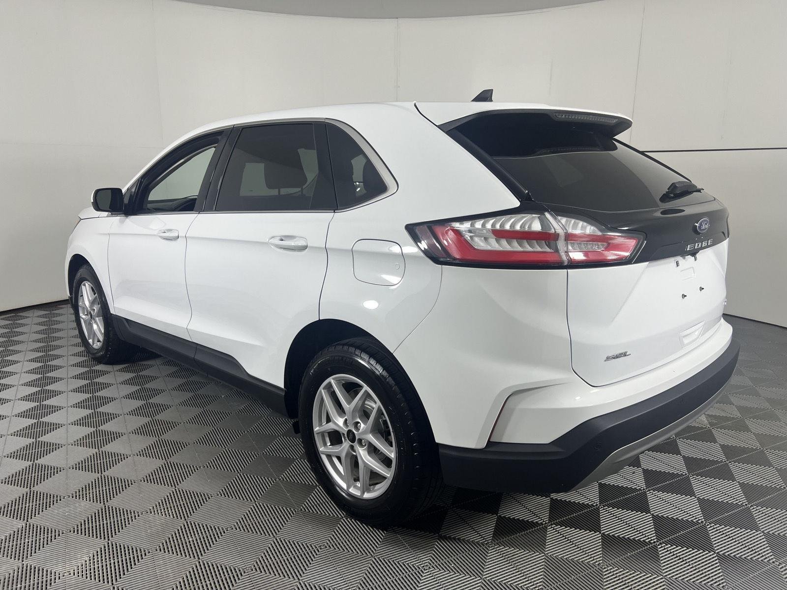 Used 2023 Oxford White Ford SEL image 8