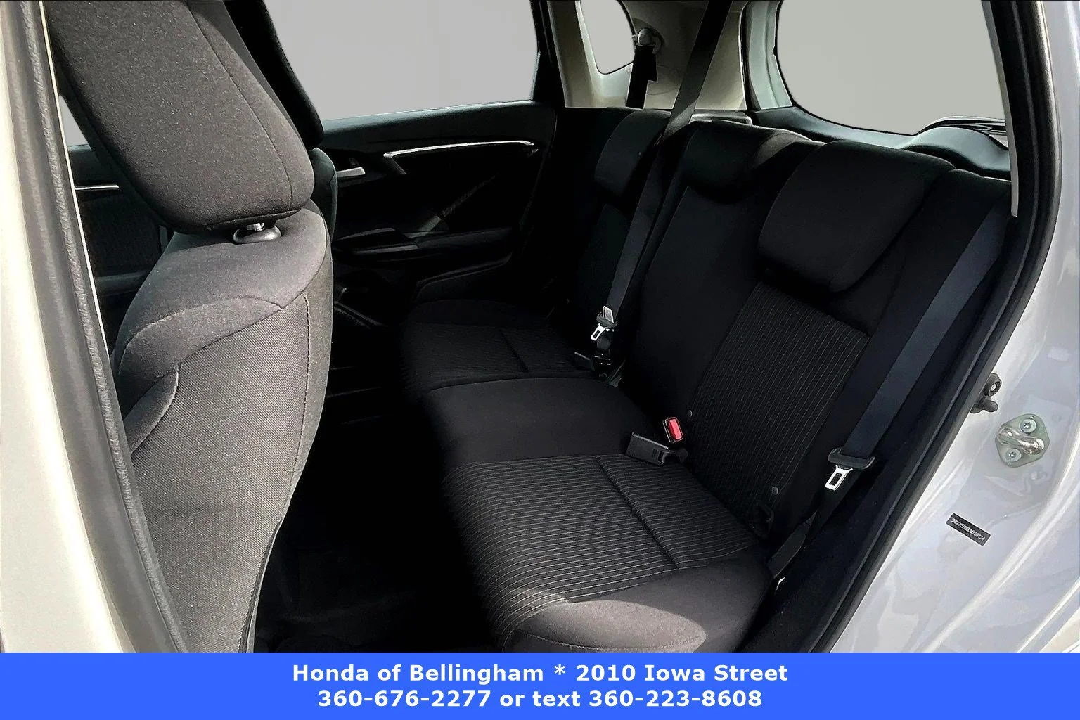 Used 2018 White Honda EX image 19