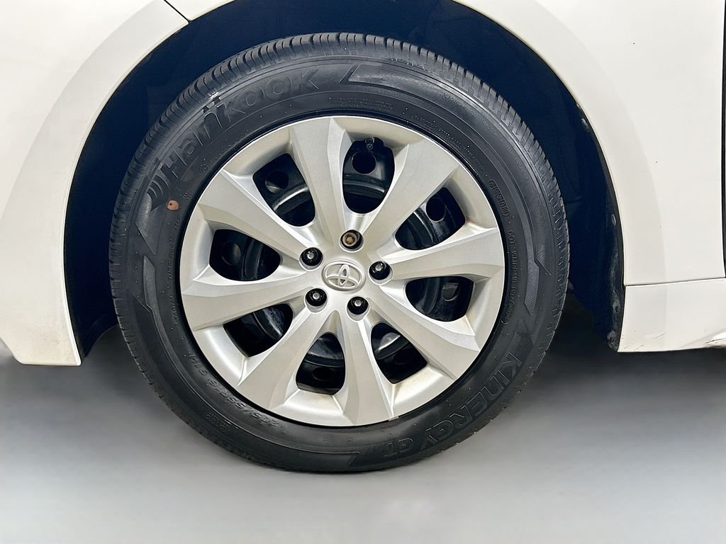 Used 2022 White Toyota LE image 9