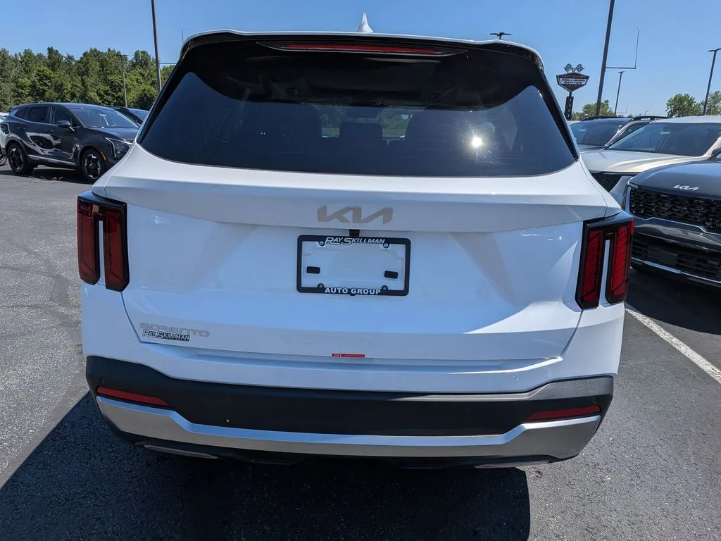 New 2026 White Pearl Kia S image 33