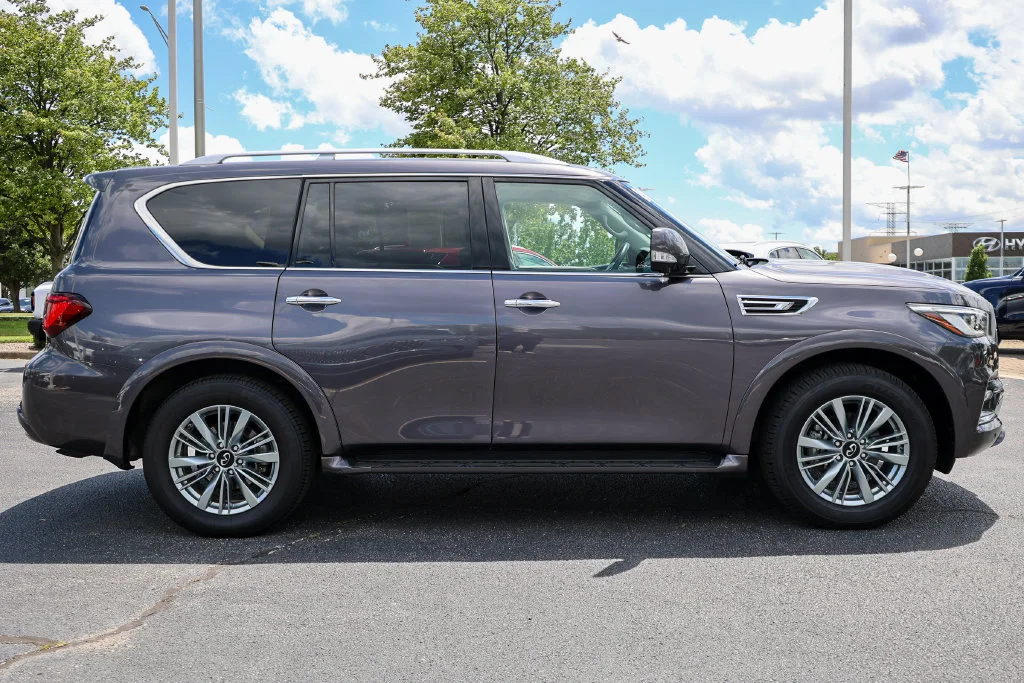 Certified Used 2024 Gray INFINITI LUXE image 20