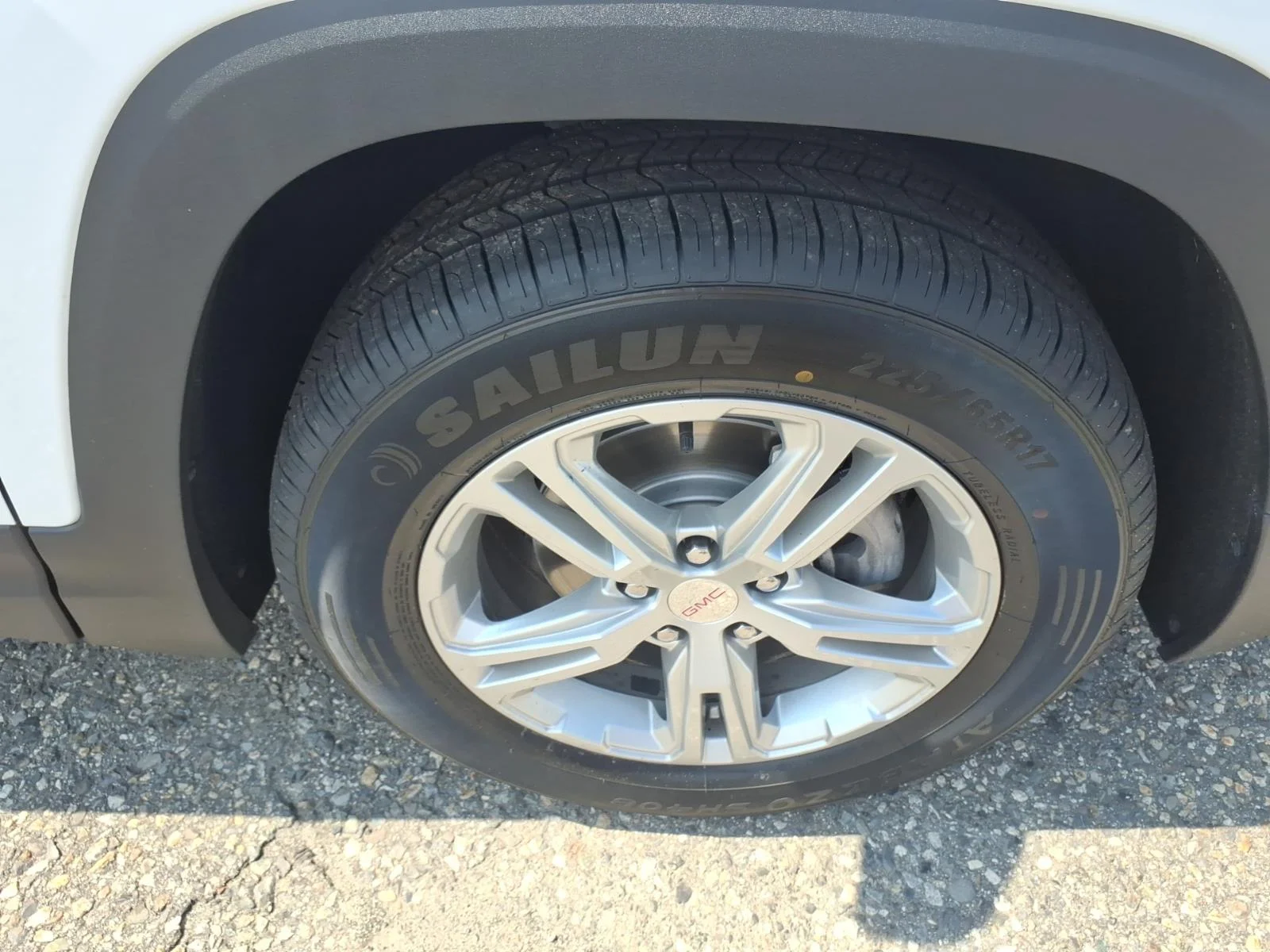 Used 2024 Summit White GMC SLE image 10
