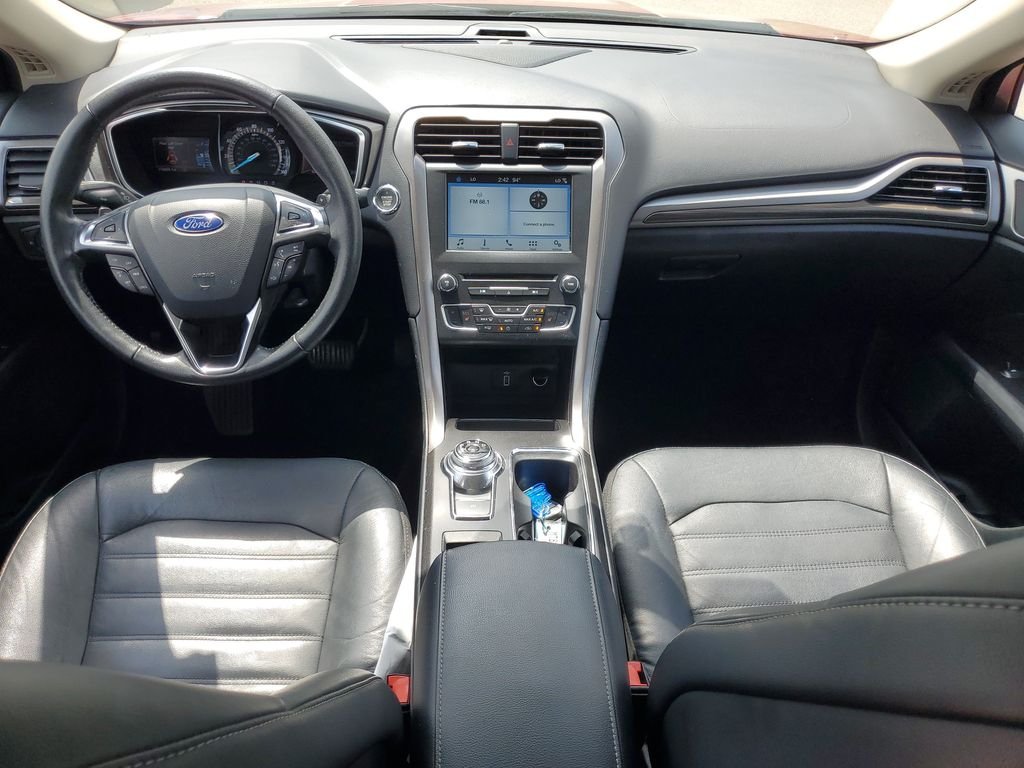 Used 2017 Red Ford SE image 14