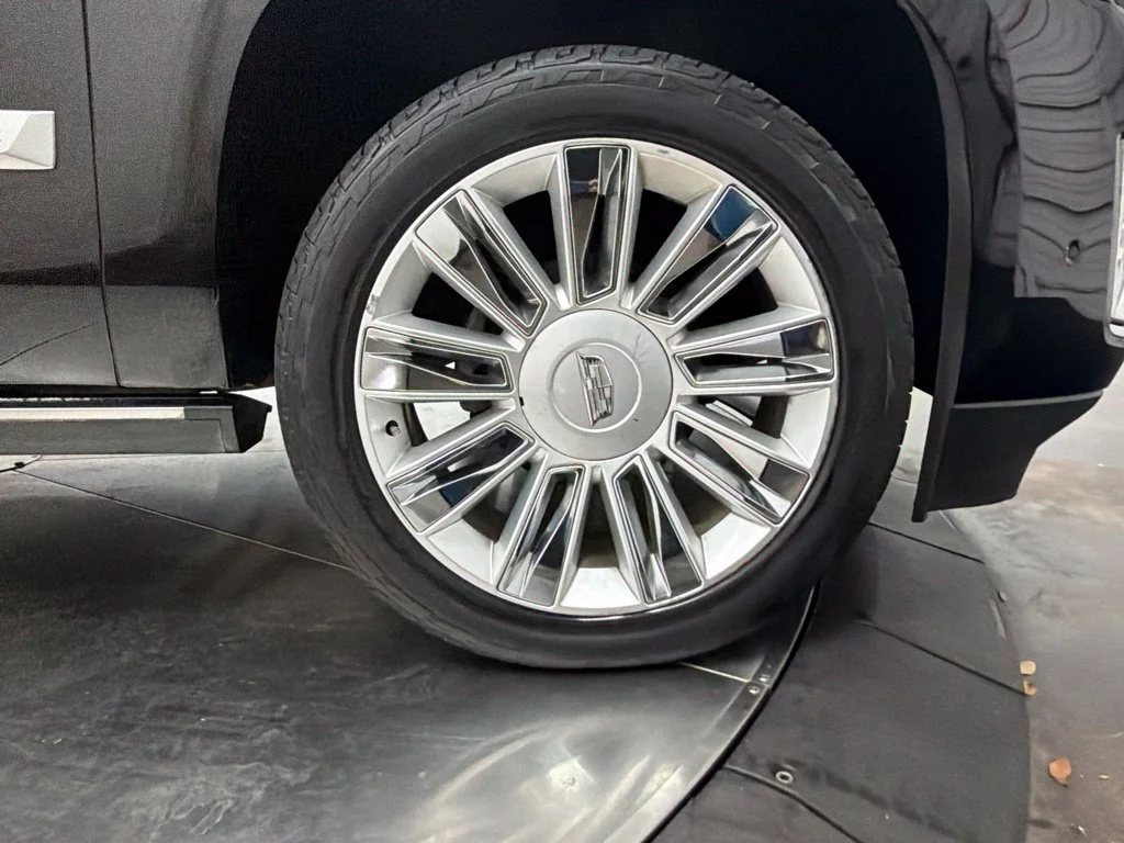 Used 2019 Black Cadillac Platinum Edition image 9