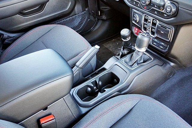 New 2026 Granite Crystal Metallic Clear-Coat Exterior Paint Jeep Rubicon image 13