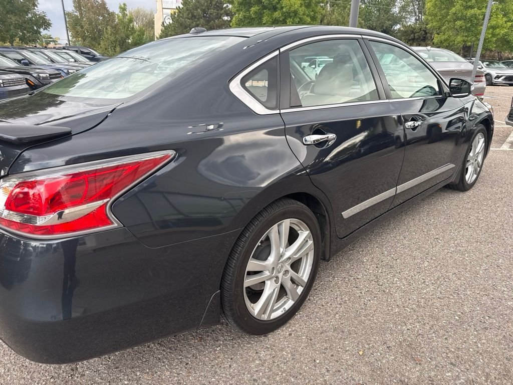 Used 2015 Blue Nissan 3.5 SL image 5