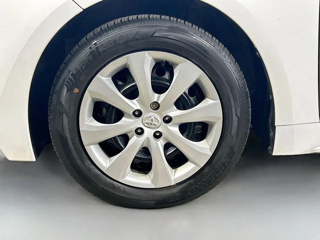 Used 2022 White Toyota LE image 9