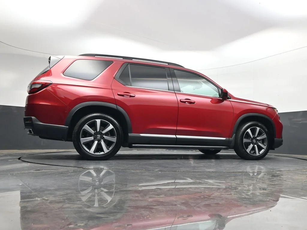 Used 2024 Radiant Red Metallic II Honda Touring image 38