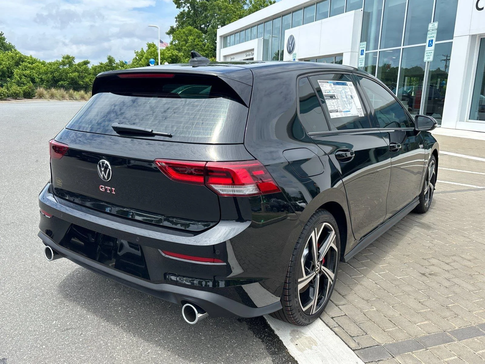 New 2026 mythos black metallic Volkswagen SE image 5