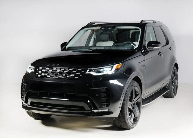 2026 Land Rover Discovery P300 Dynamic SE's photo