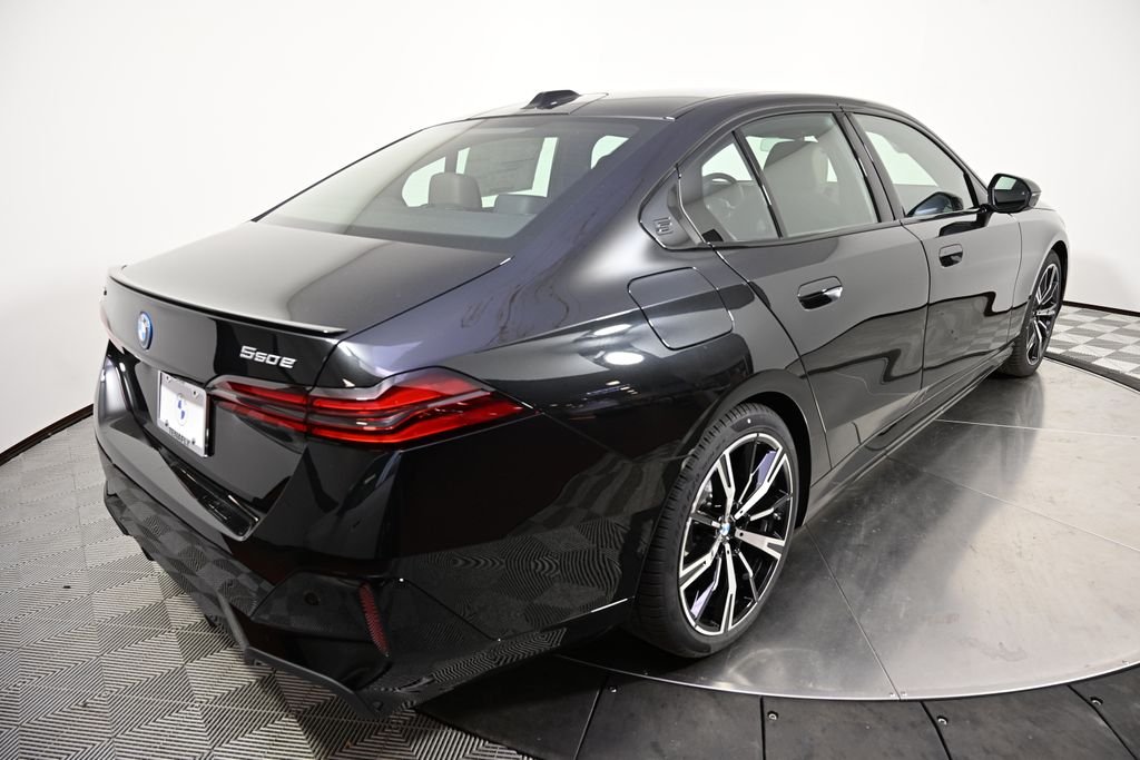 New 2027 Black Sapphire Metallic BMW 550e xDrive image 5