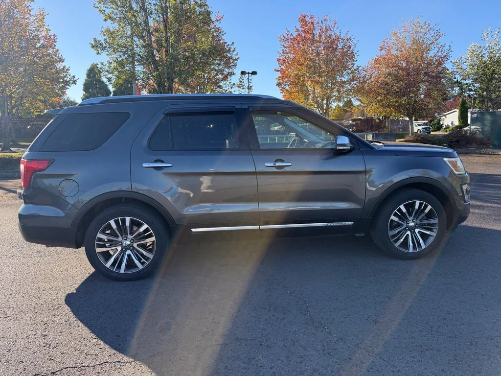 Used 2017 Magnetic Ford Platinum image 8