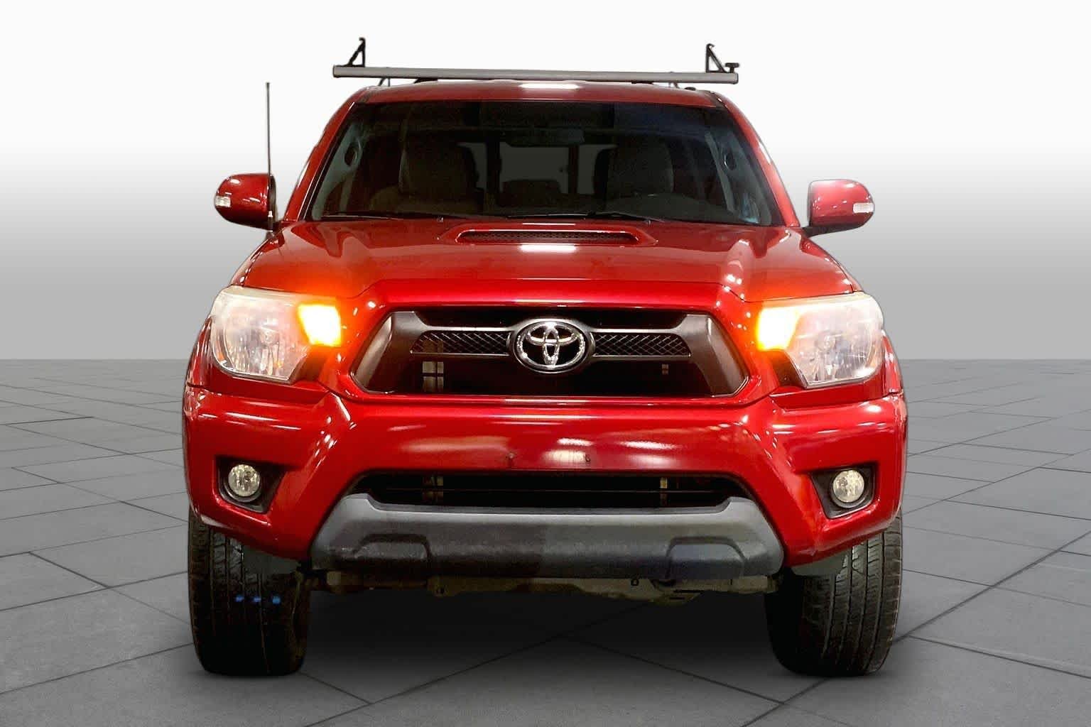 Used 2015 Barcelona Red Metallic Toyota  image 4