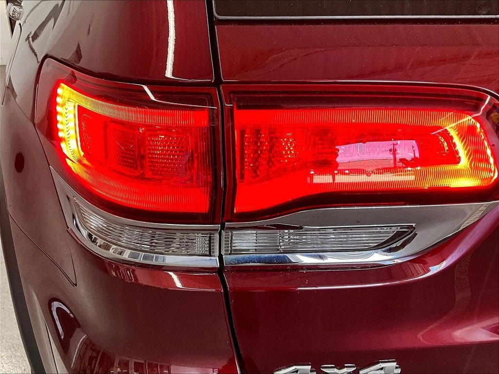 Used 2020 Velvet Red Pearlcoat Jeep Limited image 31