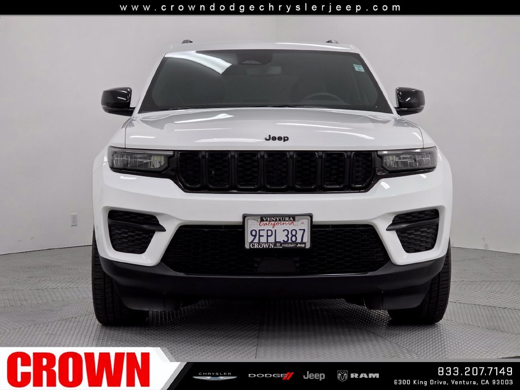 Used 2023 White Jeep Altitude image 2