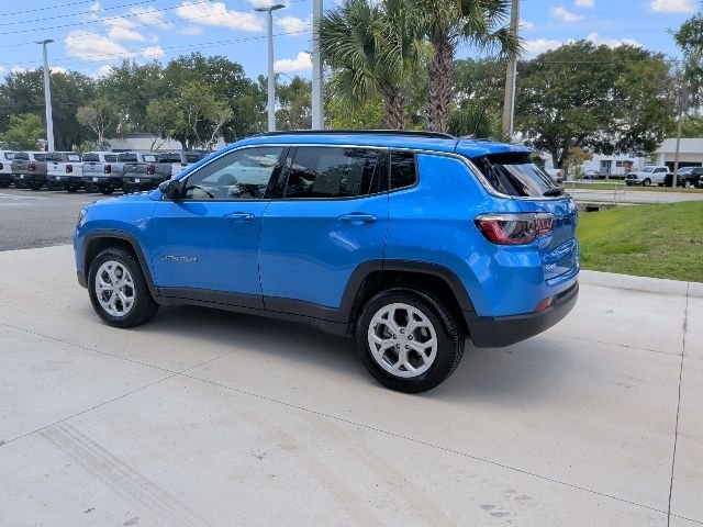 Used 2024 Hydro Blue Pearlcoat Jeep Latitude image 11