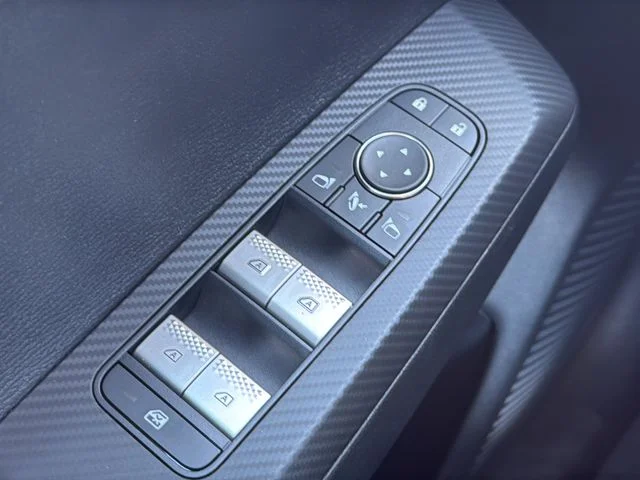 Used 2025 Black Mitsubishi SEL Platinum Edition image 29